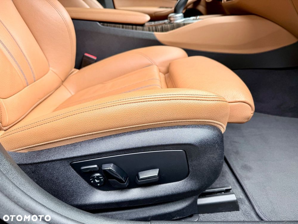 BMW Seria 5 525d Luxury Line - 24