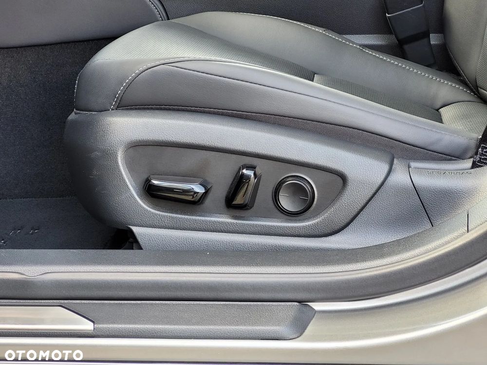 Lexus ES 300h F Sport Design - 11