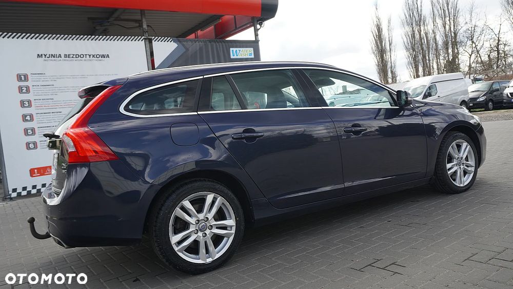 Volvo V60 D6 AWD Plug-in Hybrid Momentum - 12