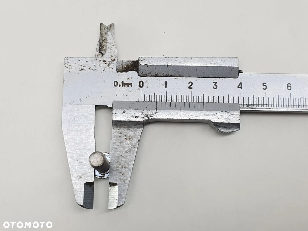 SUZUKI GSR 750 11-16 DEKIEL POKRYWA + ŚRUBY - 16