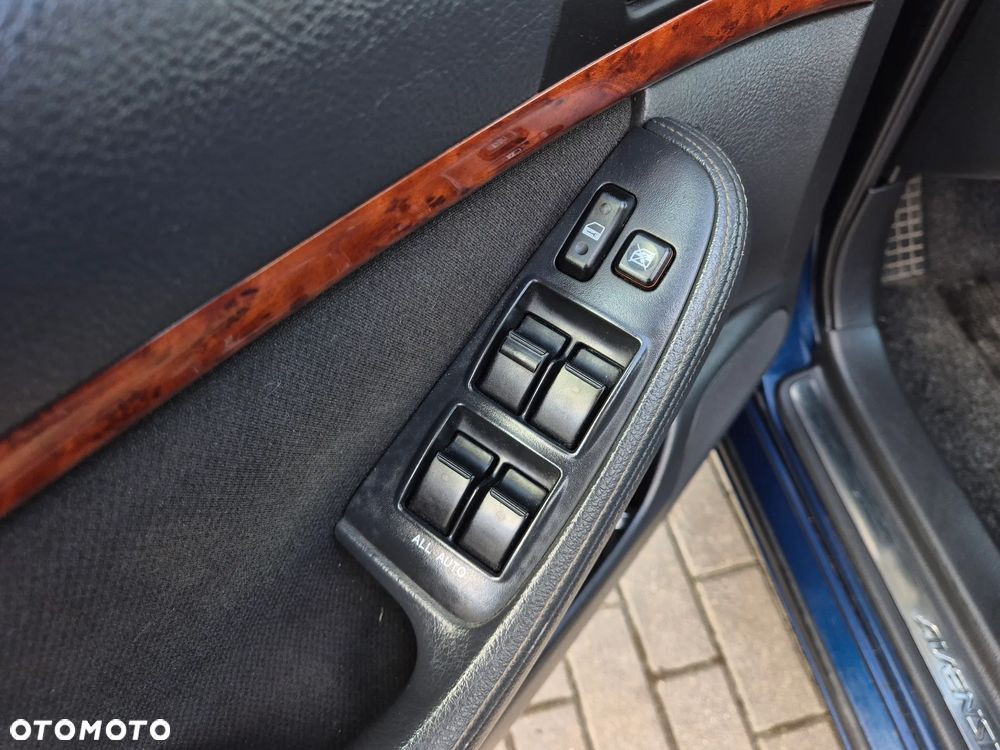 Toyota Avensis 1.8 VVT-i Luna - 16