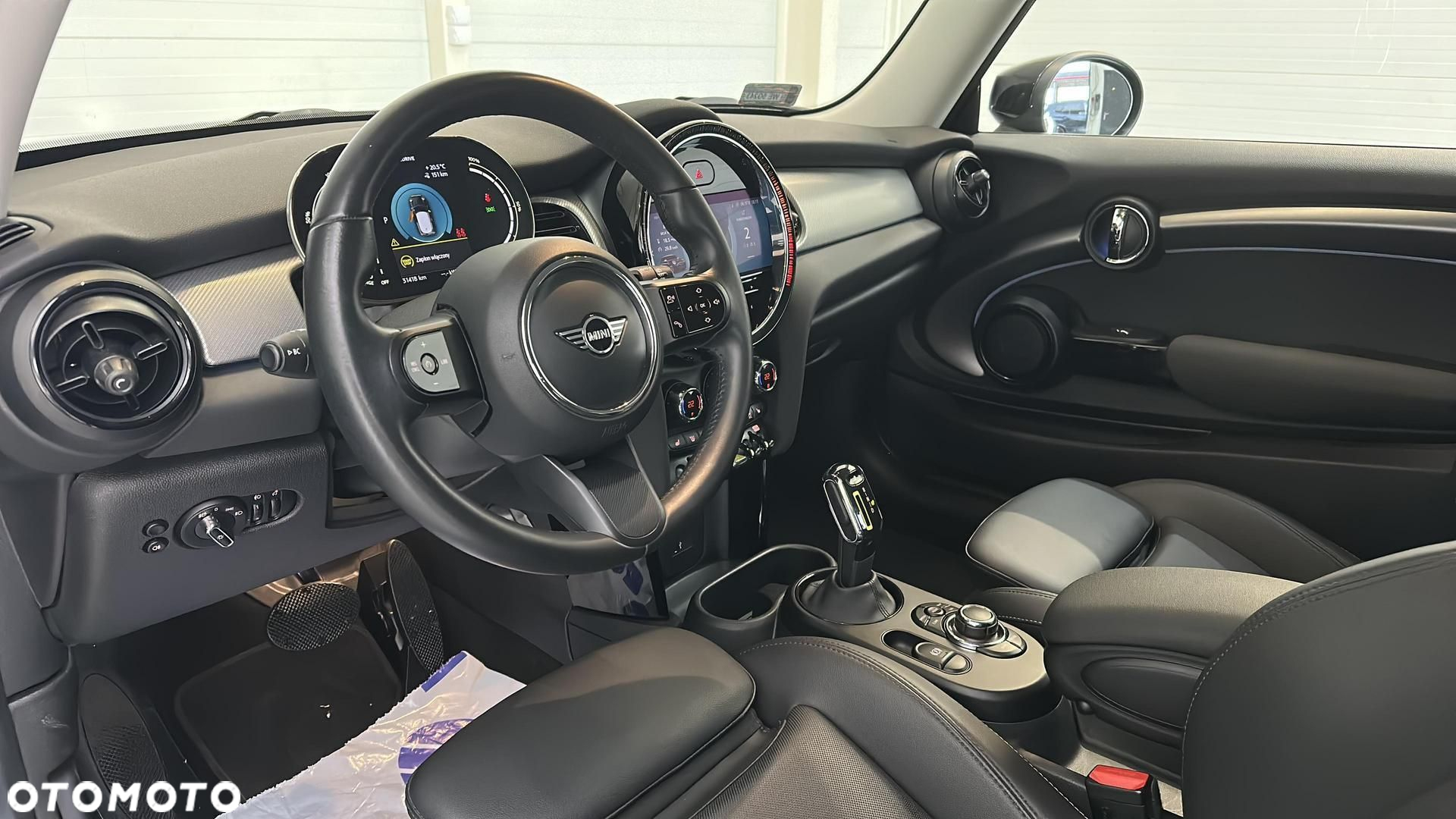 MINI Cooper SE Classic Trim - 12
