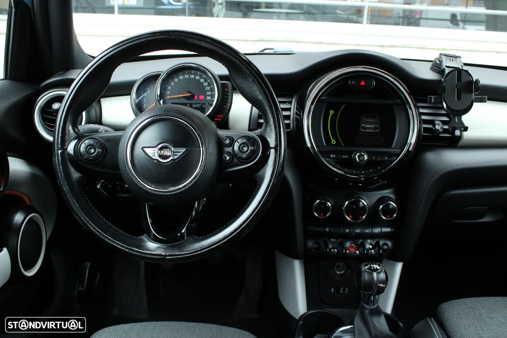 MINI 5 Portas Cooper D - 18