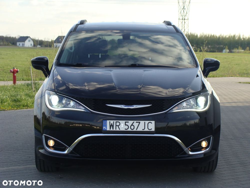 Chrysler Pacifica - 2