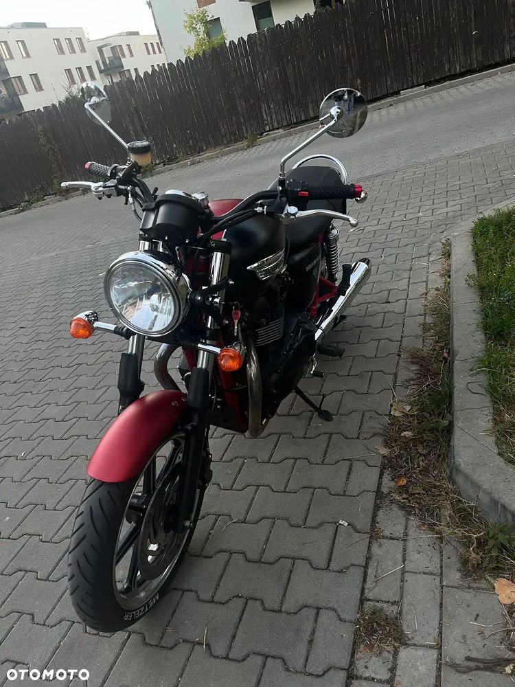 Triumph Bonneville - 8