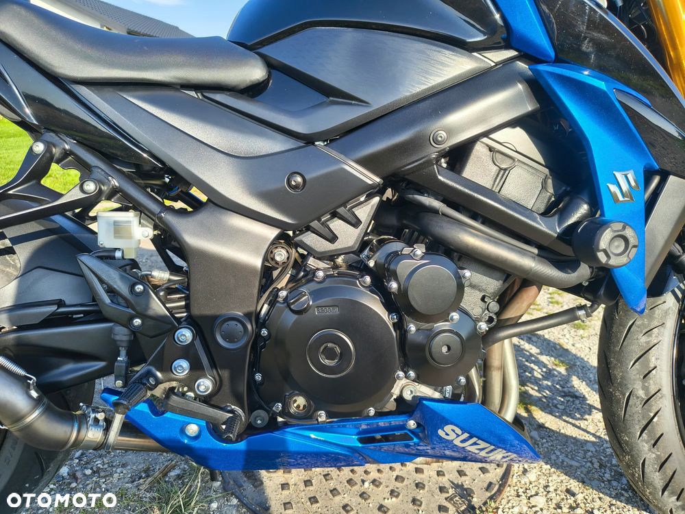 Suzuki GSX - 5
