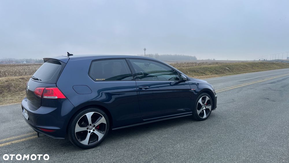 Volkswagen Golf GTI (BlueMotion Technology) - 8