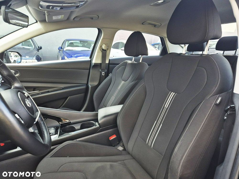 Hyundai Elantra - 23