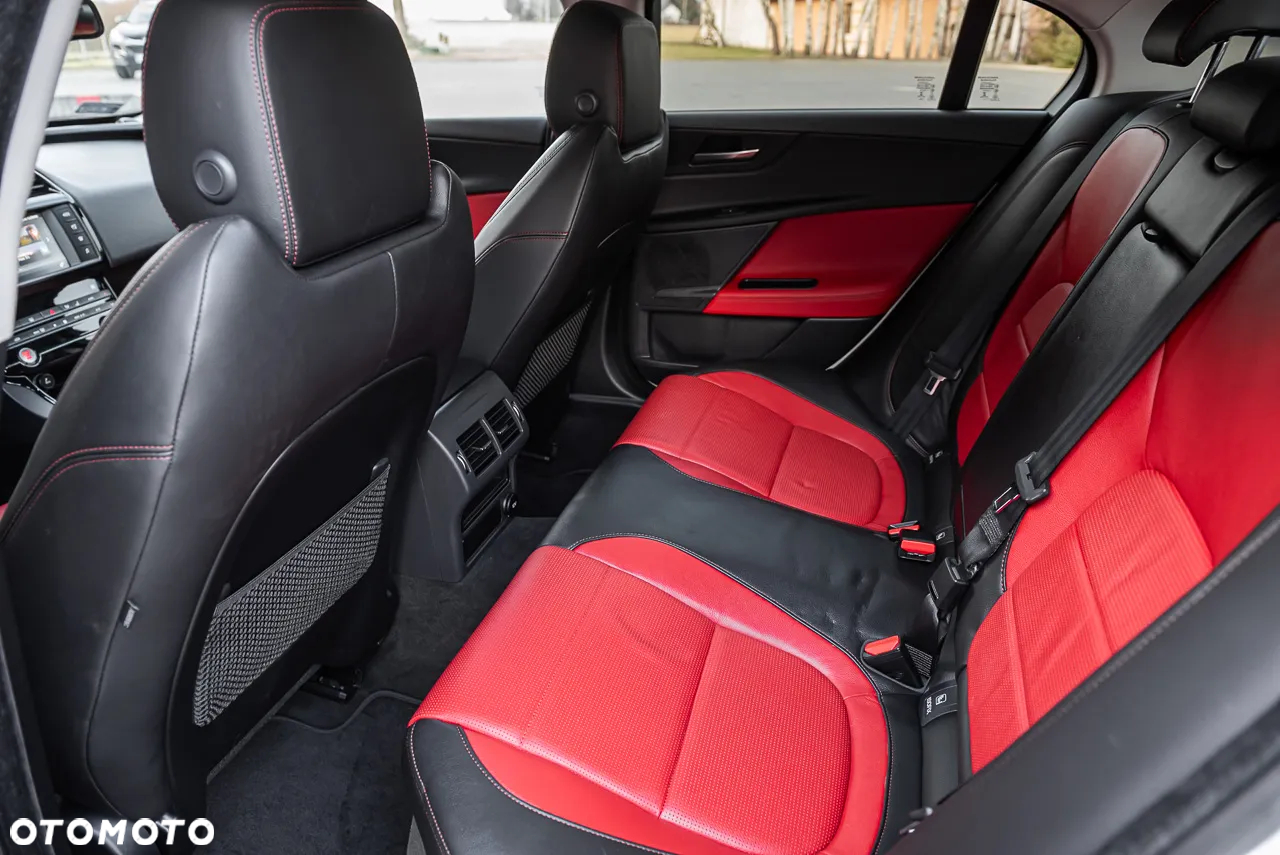 Jaguar XE 2.0 D AWD R-Sport - 7