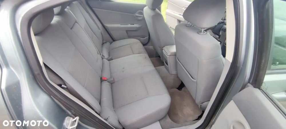 Dodge Avenger 2.0 SE - 13
