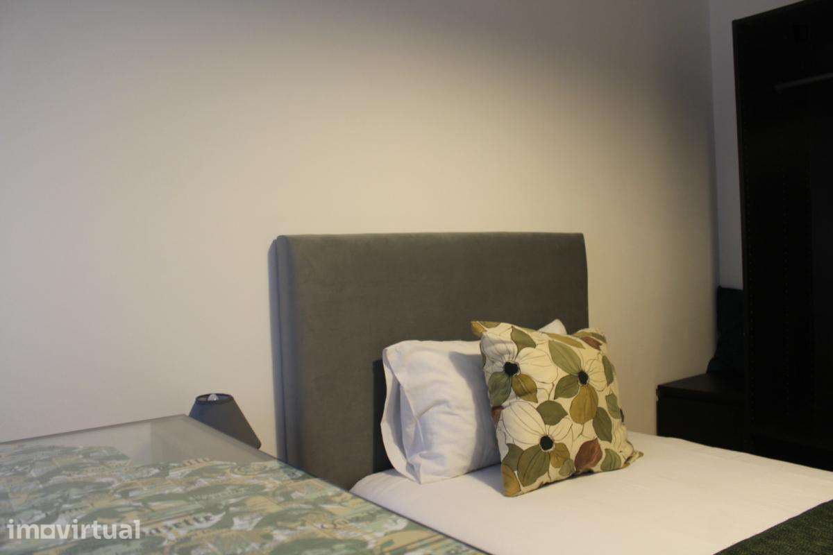Quarto - localizado em Santa Marinha Porto - Grande imagem: 2/21