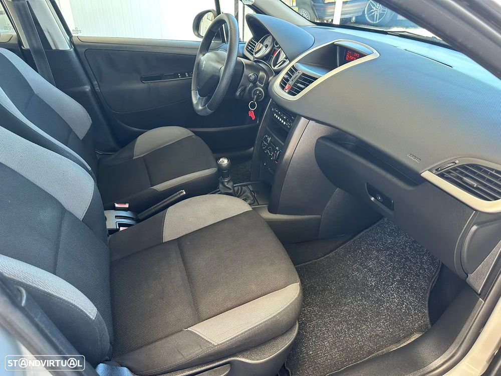 Peugeot 207 1.4 16V Trendy - 2