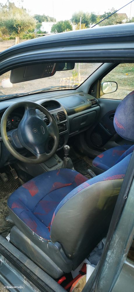 Renault Clio 1.9 D RN - 5