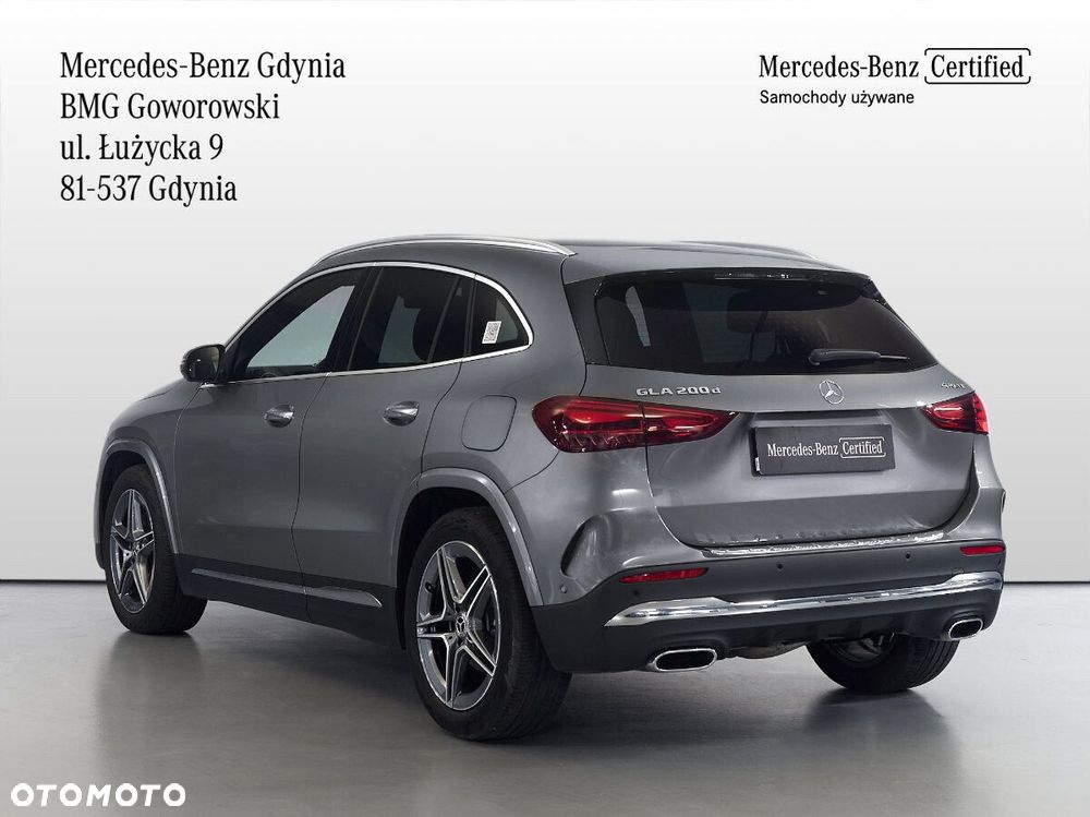 Mercedes-Benz GLA - 4