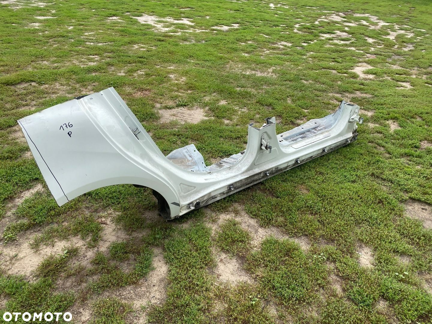MERCEDES 176 slupek prog prawy lewy cwiartka kolor 650 - 2