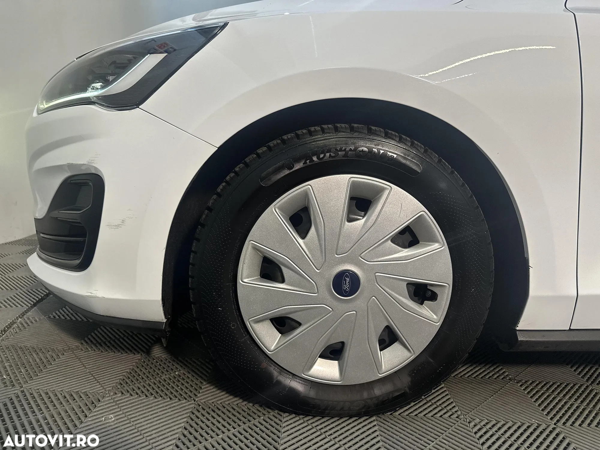 Ford Focus - 13