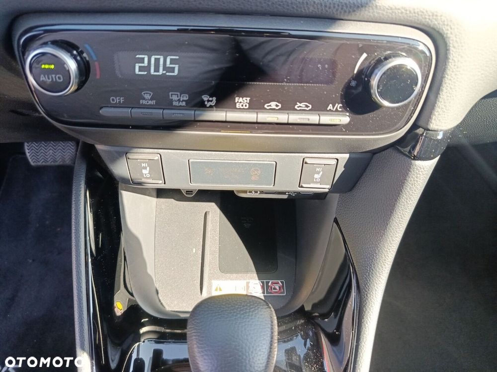 Toyota Yaris Hybrid 1.5 Style - 22