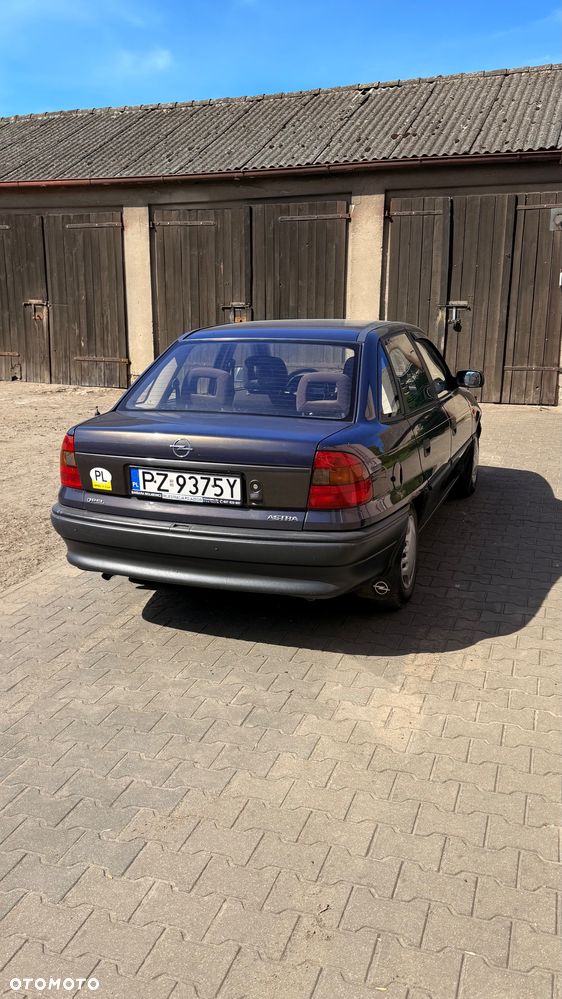 Opel Astra 1.4 GL - 5