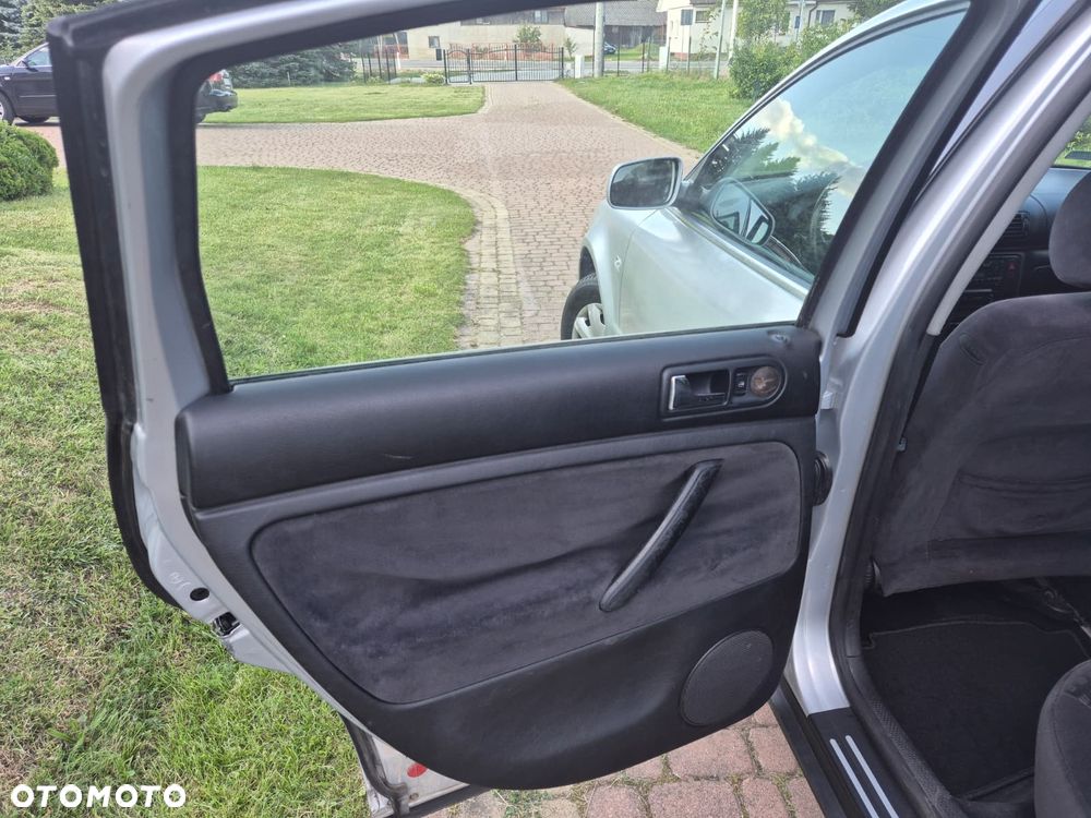 Volkswagen Passat 1.9 TDI Comfortline - 18