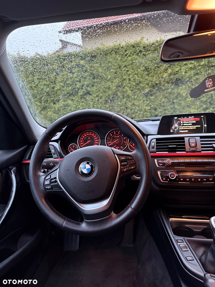 BMW Seria 3 320i xDrive Sport Line - 17