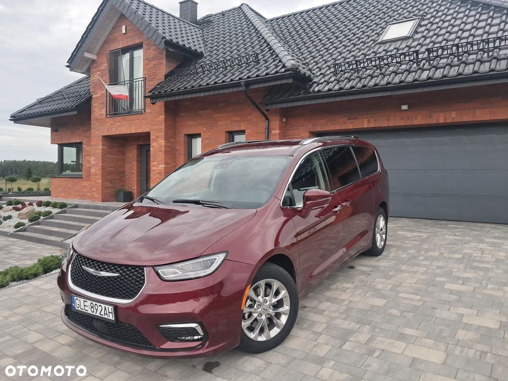 Chrysler Pacifica - 1