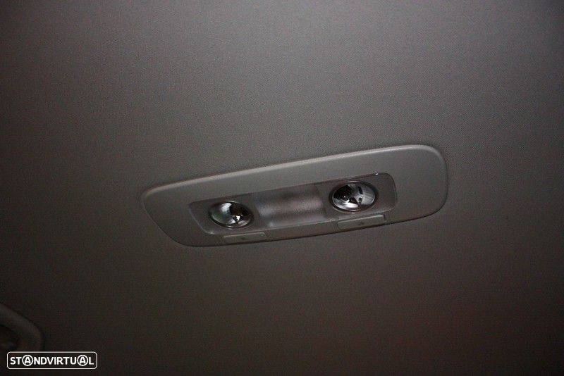 VW Golf 2.0 TDi Confortline - 22