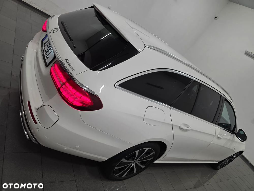 Mercedes-Benz Klasa E 300 de 4-Matic Exclusive - 36