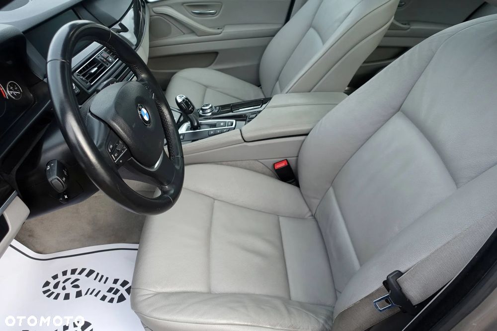 BMW Seria 5 530d xDrive Sport-Aut Modern Line - 11