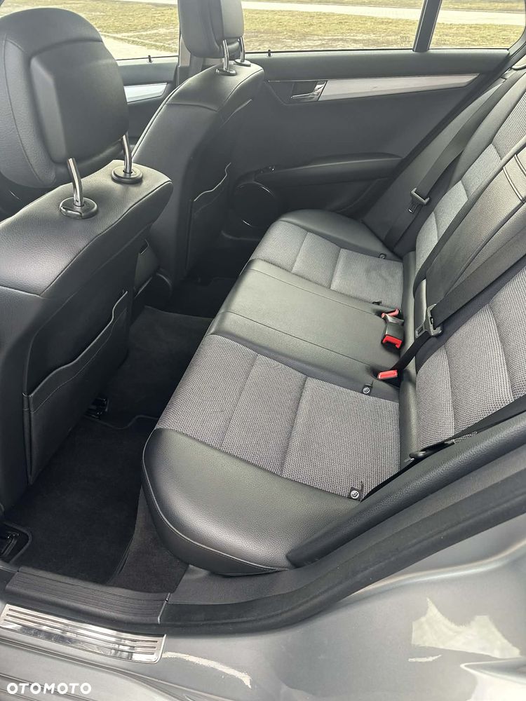 Mercedes-Benz Klasa C 200 CGI Automatik BlueEFFICIENCY Avantgarde - 12