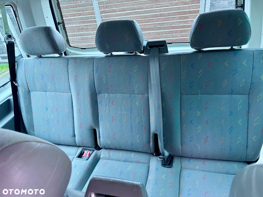 Volkswagen Caravelle - 17