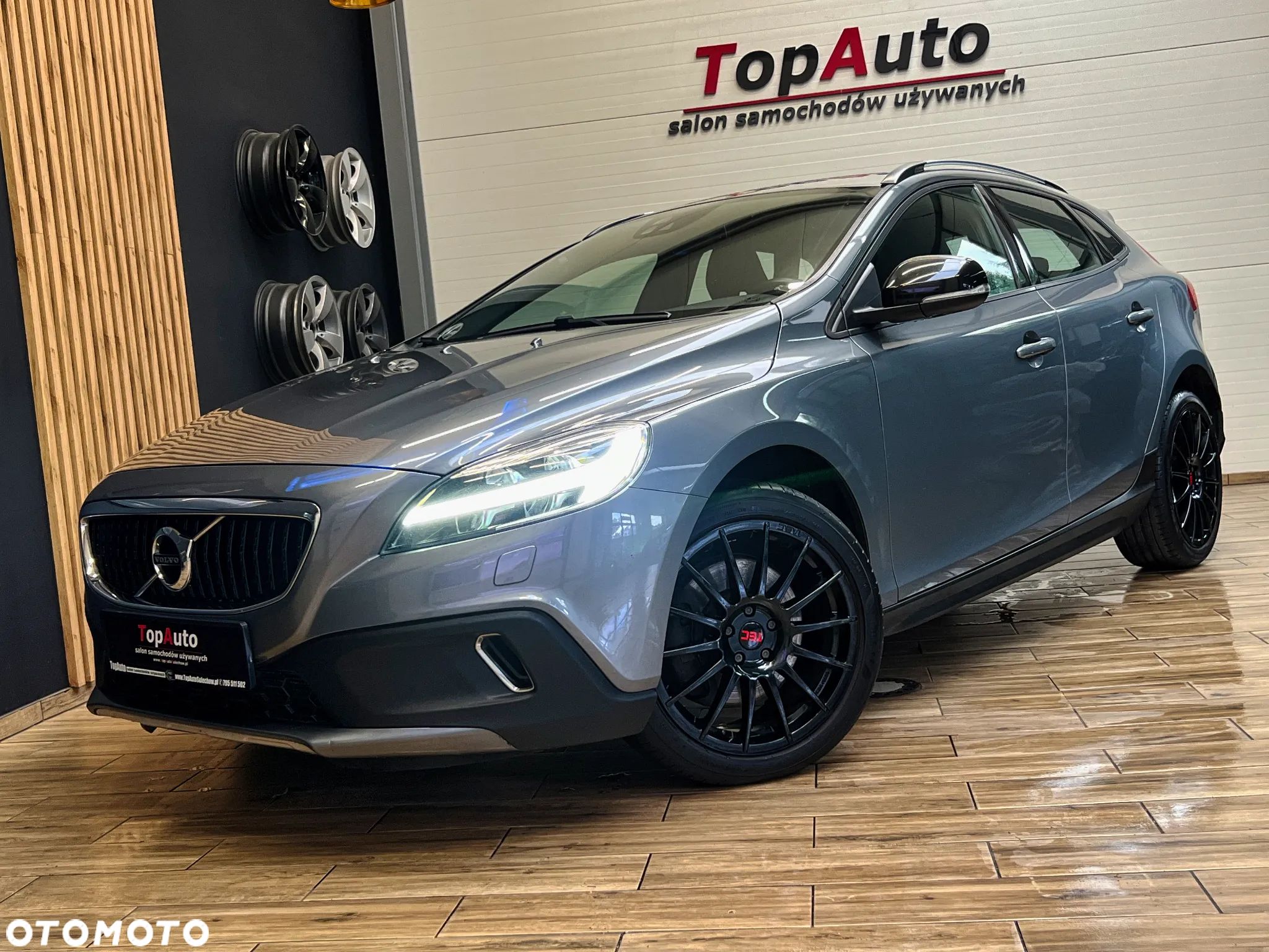 Volvo V40 Cross Country D4 Geartronic Momentum - 1