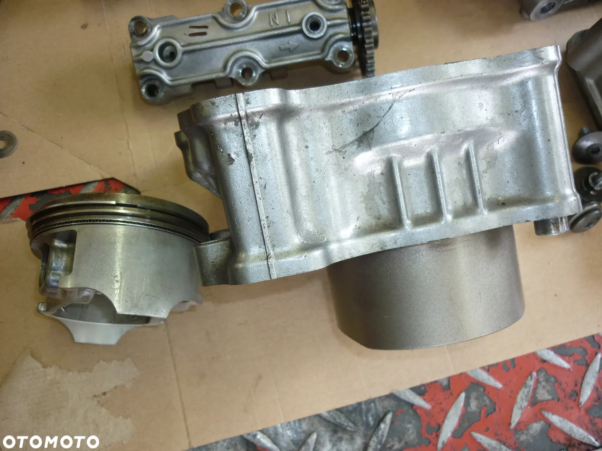 Silnik na części pokrywa wałek Suzuki SV 650 rok 2004 - 18
