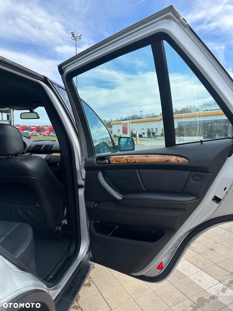 BMW X5 4.4i - 20