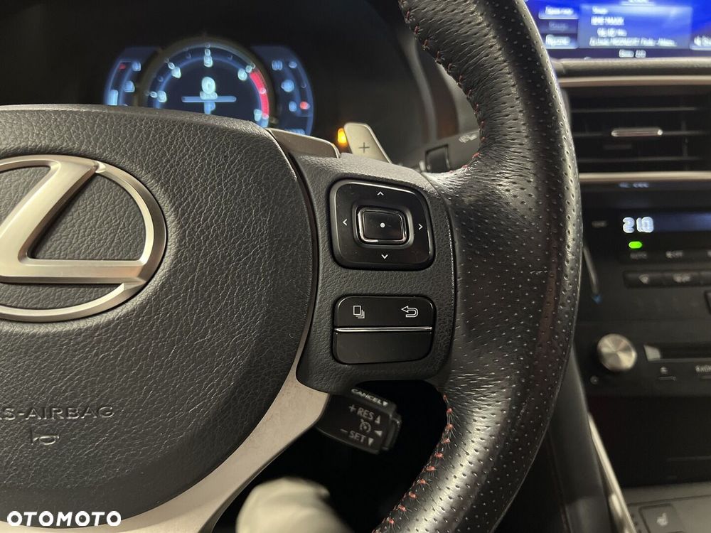 Lexus IS 200t F Sport - 33
