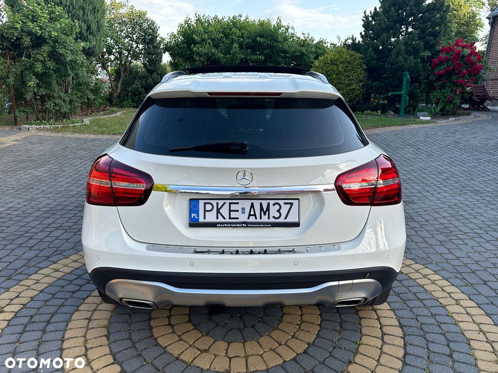 Mercedes-Benz GLA - 16