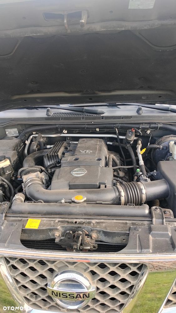 Nissan Pathfinder 4.0 V6 LE - 10