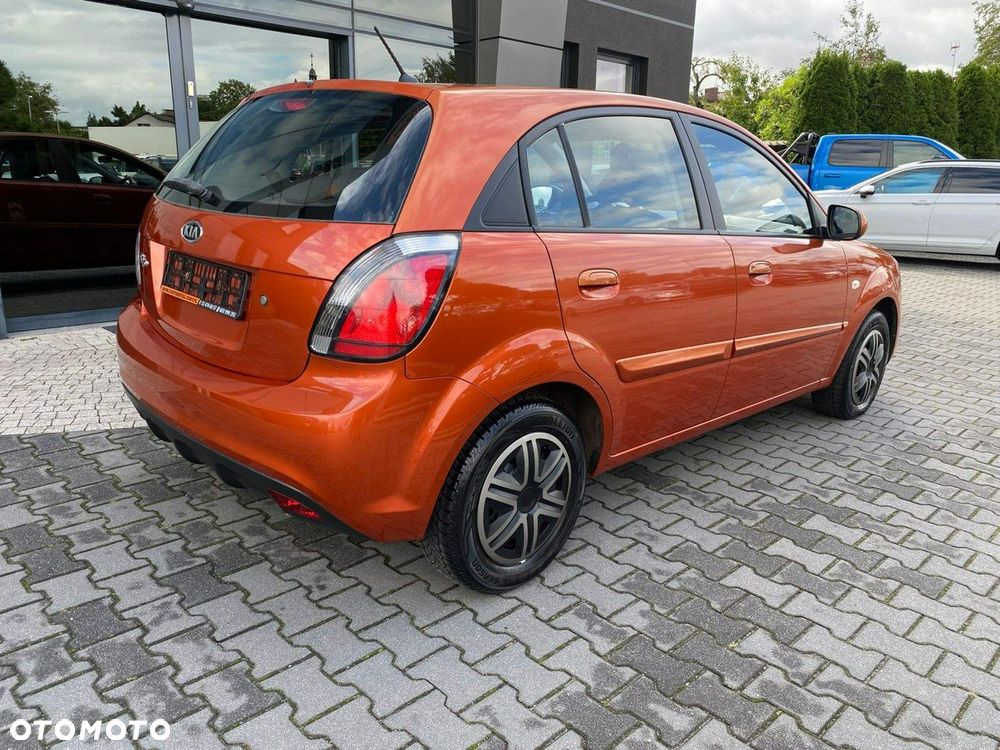 Kia Rio - 4