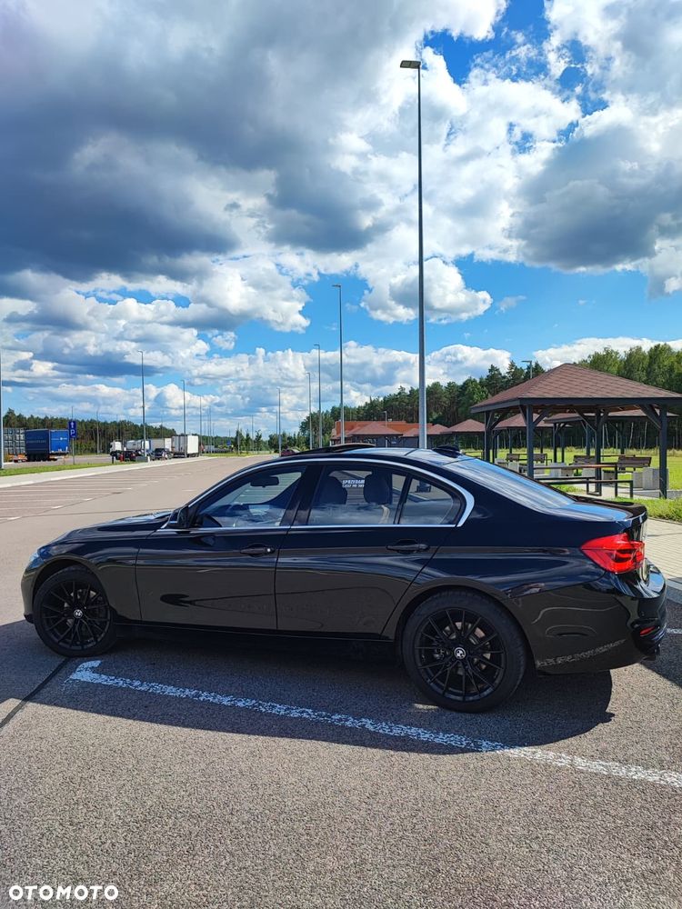 BMW Seria 3 330i xDrive Luxury Line - 4