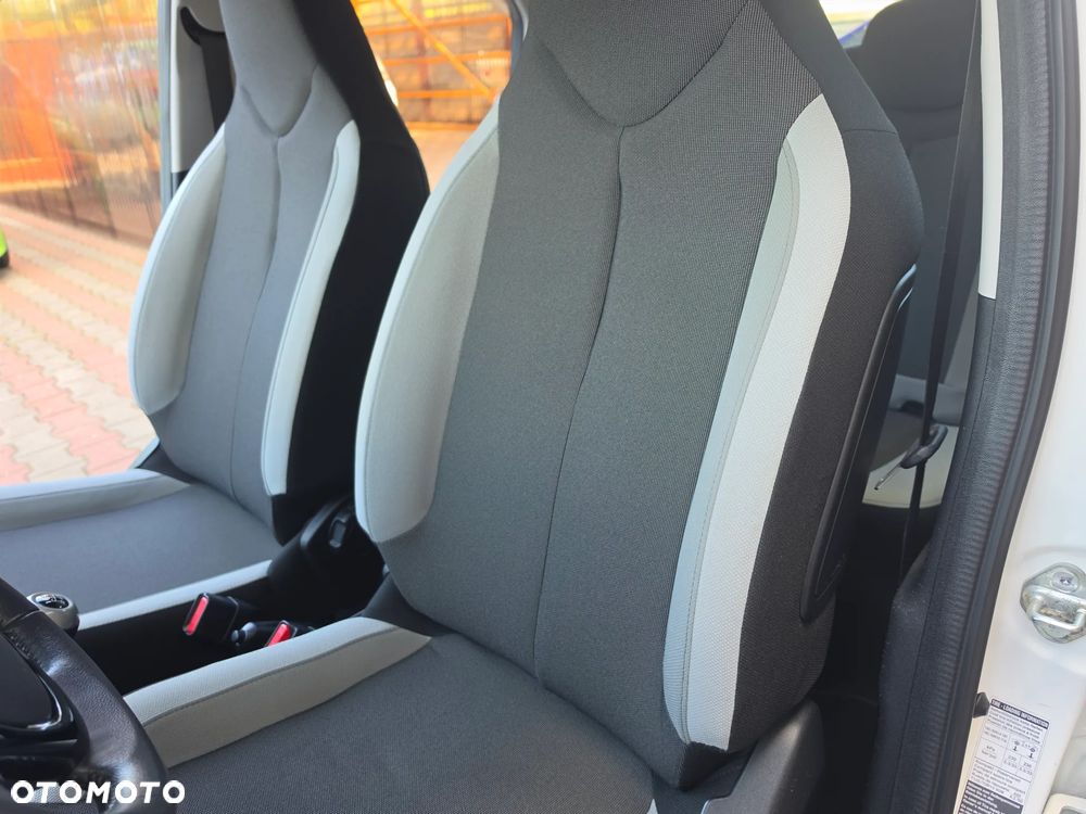 Toyota Aygo x-clusiv - 28