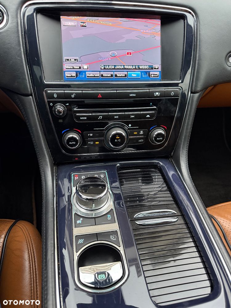 Jaguar XJ 3.0 D V6 Premium Luxury - 13