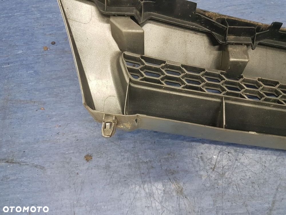 TOYOTA COROLLA VERSO I LIFT  ATRAPA / GRILL 1C0 - 10