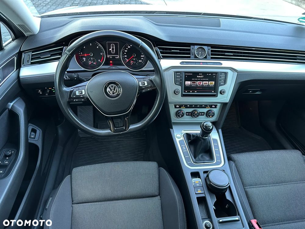 Volkswagen Passat - 16