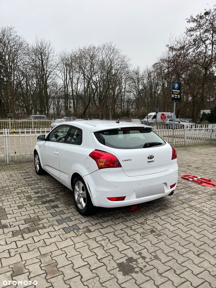Kia Ceed - 4