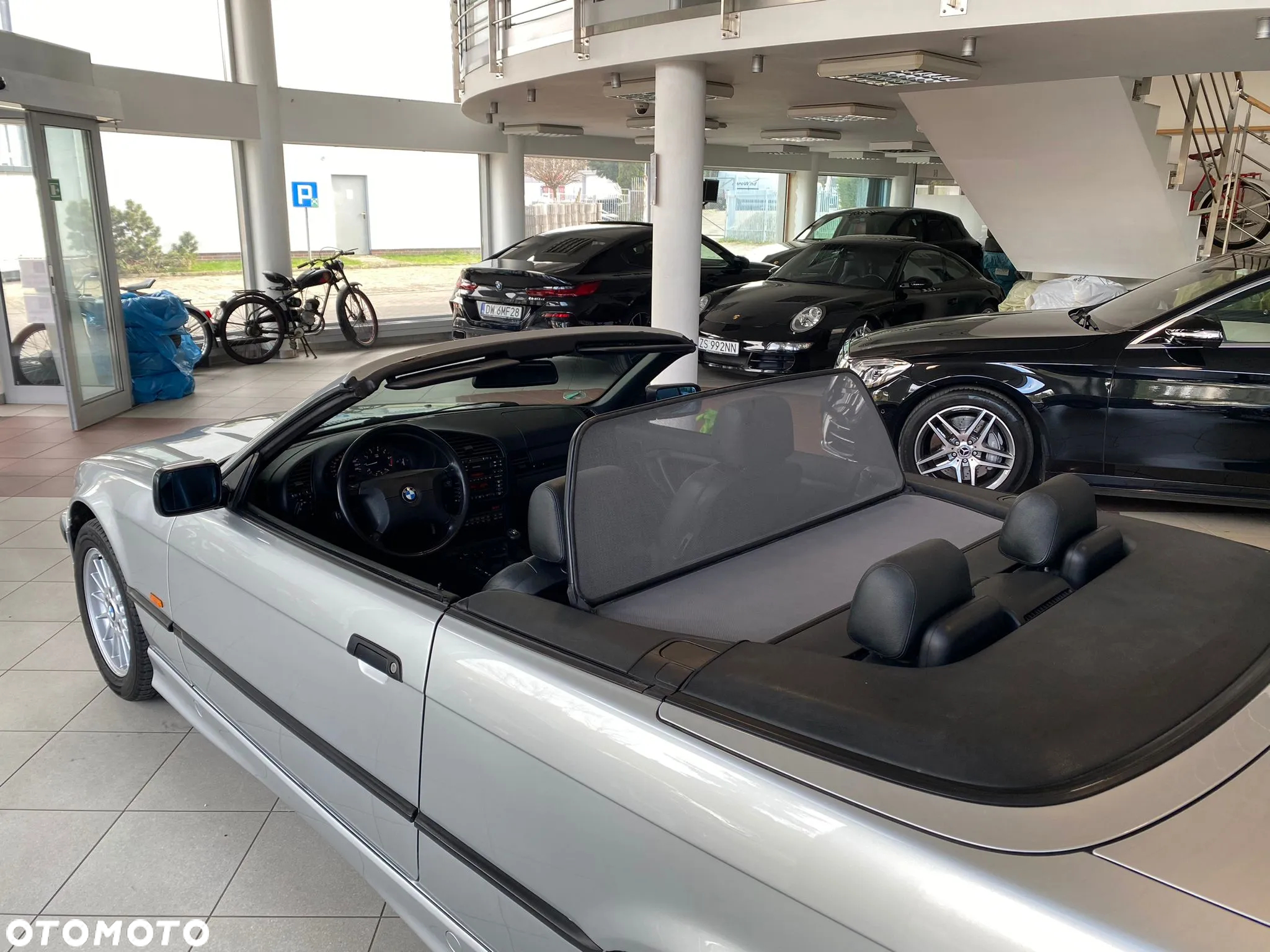 BMW Seria 3 318i Cabriolet - 17