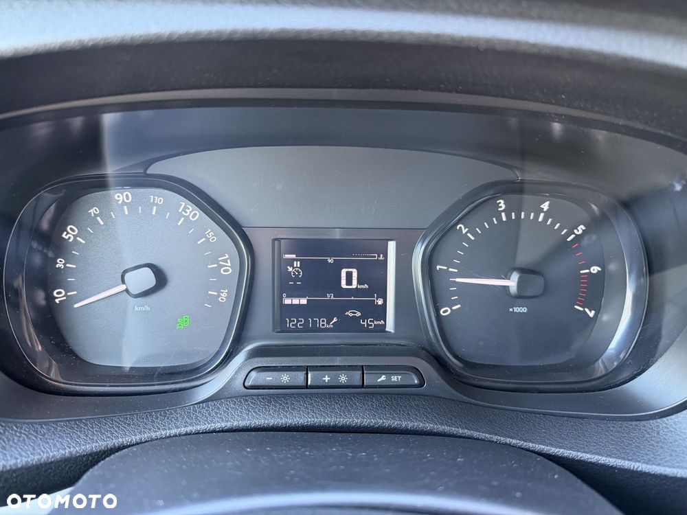 Peugeot Expert Plus - 9