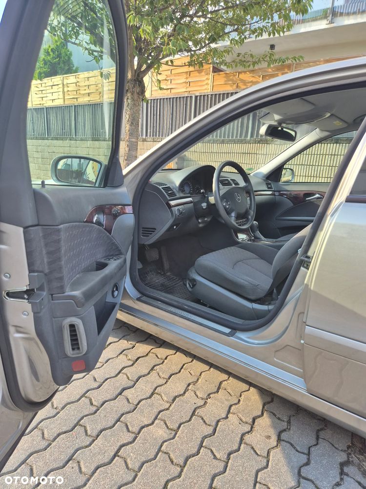 Mercedes-Benz Klasa E 200 Kompressor Automatik Classic - 7