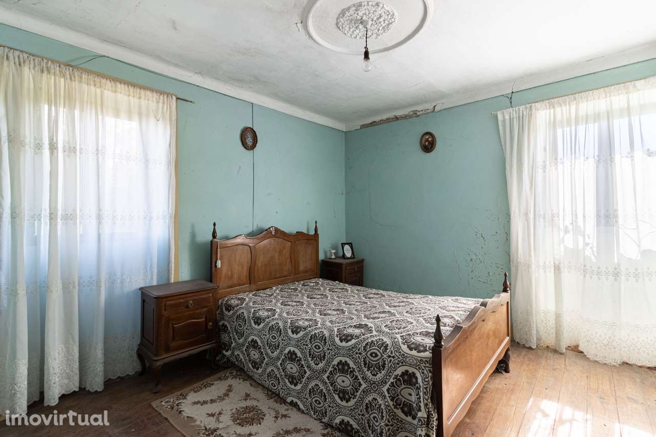 Moradia para reabilitação com terreno em Oliveira de Azeméis - Grande imagem: 4/17