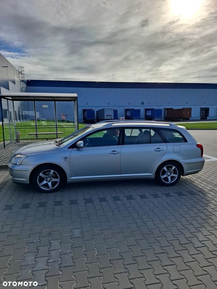 Toyota Avensis 2004 photo 4