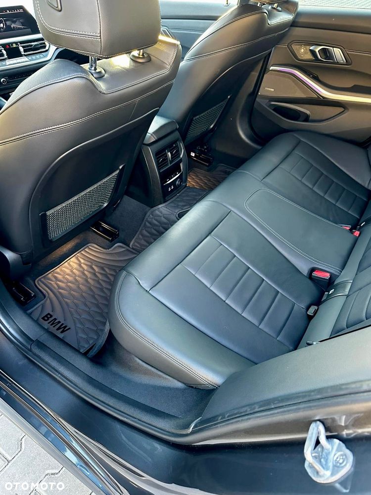 BMW Seria 3 320d M Sport - 17