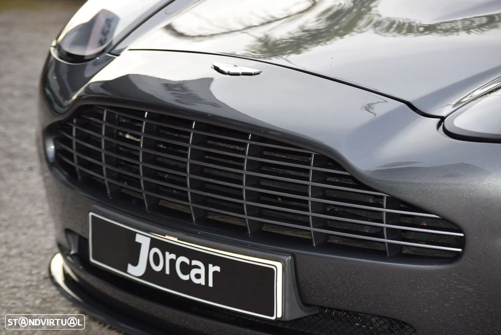 Aston Martin Vanquish - 10